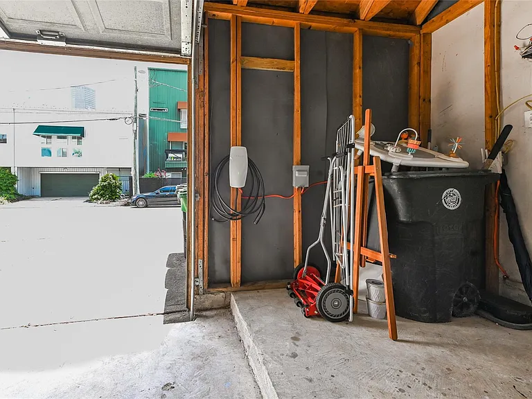 1004 Ruthven St — Photo 24
