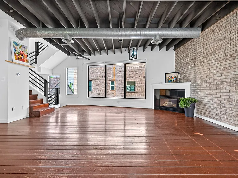 708 W Clay St — Photo 9