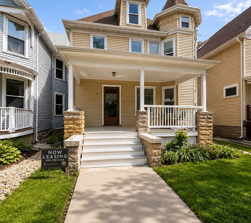 320 W Wilson St