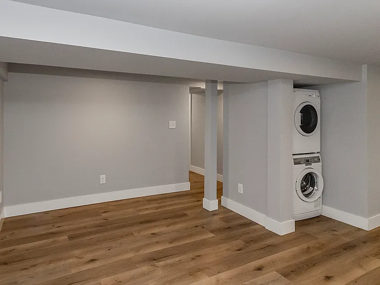 4246 S Graham St #BASEMENT — Photo 10