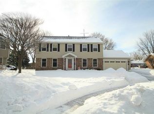 735 Westfield Dr, St Charles, IL