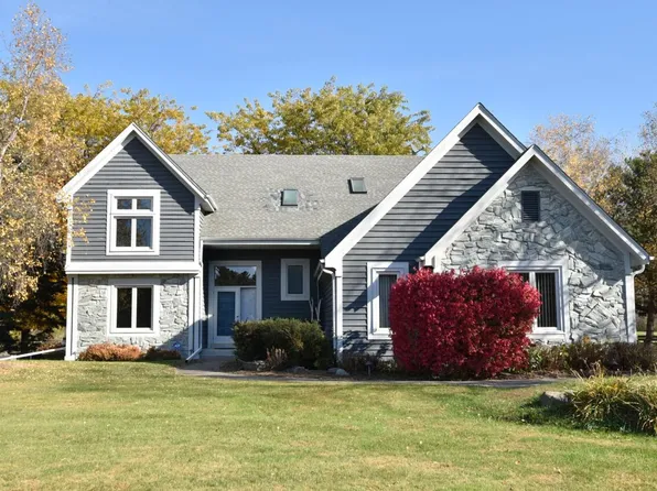 7482 Ireland DRIVE, Hartford, WI 53027