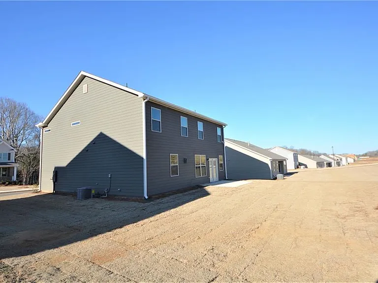 246 Hellen Valley Dr — Photo 2