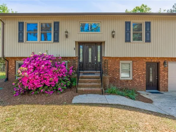 3975 Pine Ridge Dr, Trinity, NC 27370