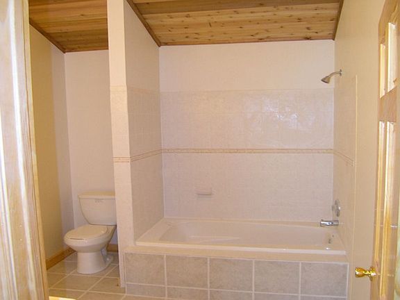 Master Bathroom - Jaccuzi Tub