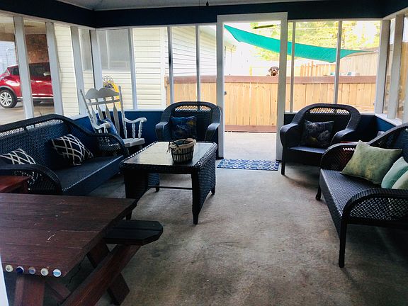 Screened in patio