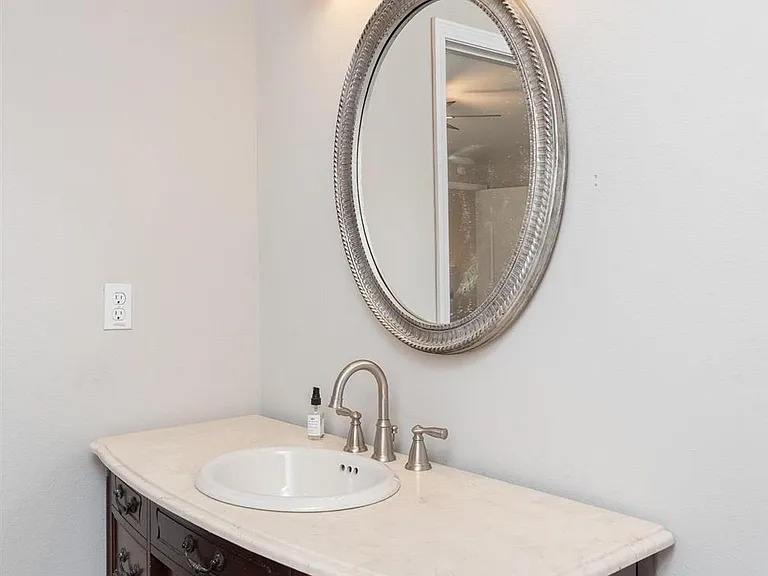 2217 N 61st Ave — Photo 15