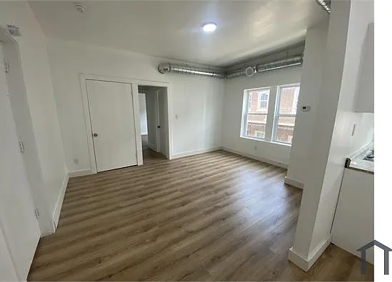 2915 E 130th St #3 — Photo 12