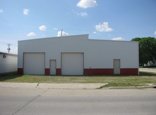 84 2nd St NW, Britt, IA 50423