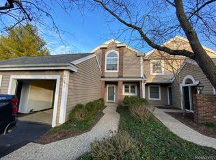 6312 Lake Dr, Haslett, MI 48840