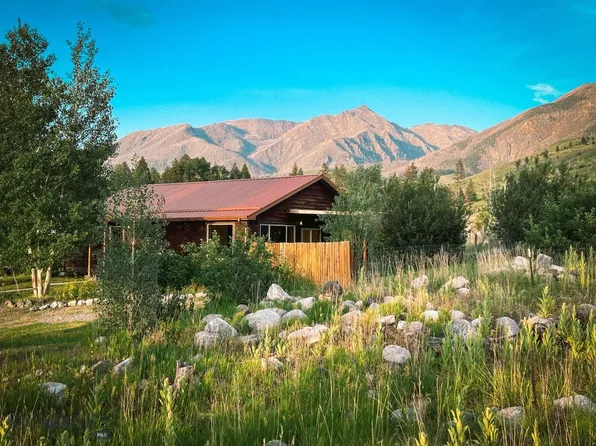 2480 E River Rd, Livingston, MT 59047