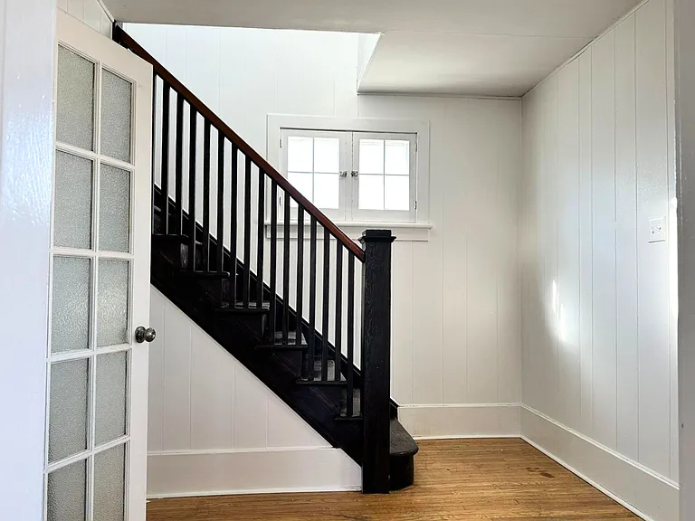 387 William St — Photo 2