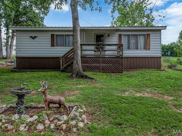 19695 Laverne Dr, Warrenton, MO 63383