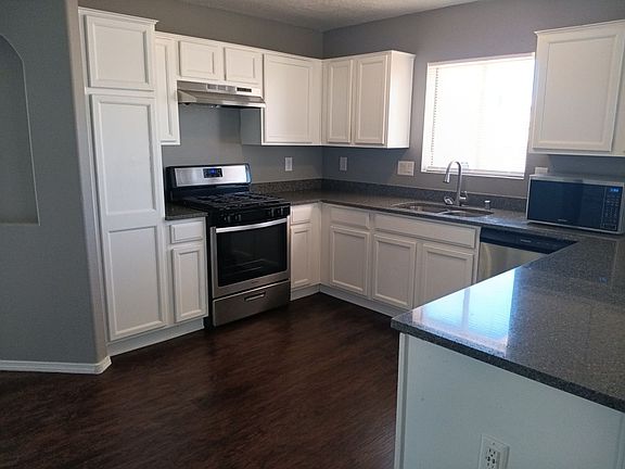 3rd image of 7040 Husky Dr NE