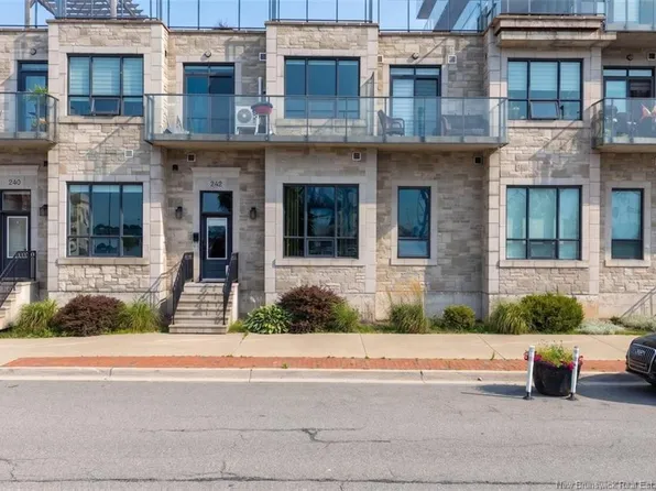 242 Water St #102, Saint John, NB E2L 0C5