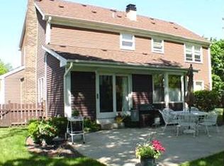 1977 Dorset Dr, Wheaton, IL 60189