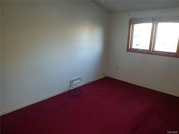 5th image of 22 Wells Ave