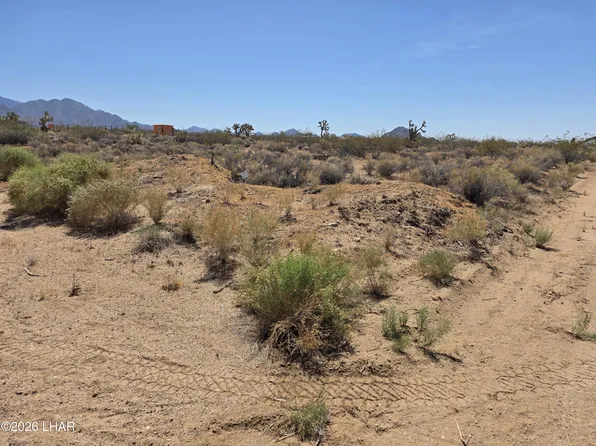 340 S Fox Dr, Yucca, AZ 86438