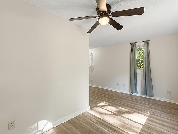 5th image of 2933 Valk St