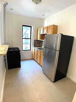3rd image of 394 Montgomery St #2D
