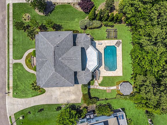 5th image of 1040 Rivershore Rd