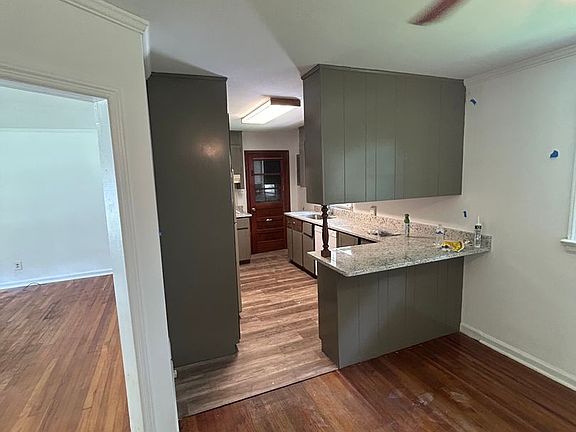 3rd image of 98 New St