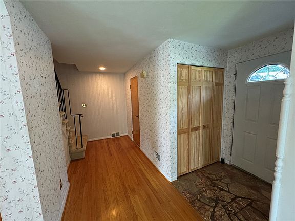 3rd image of 603 Ventura Blvd