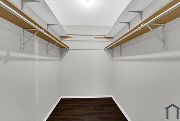 4th image of 609 Hanover Ct #1W