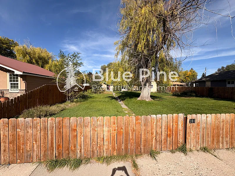 2 bed, 1.0 bath, 1270 sqft, $1,300 — Photo 1