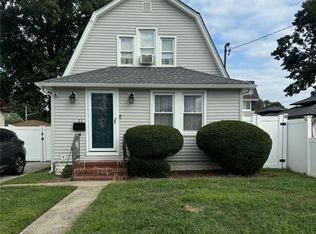 11 Willow Ave, Hempstead, NY 11550