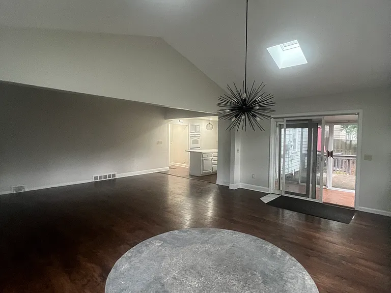 3634 Runnymede Blvd — Photo 22