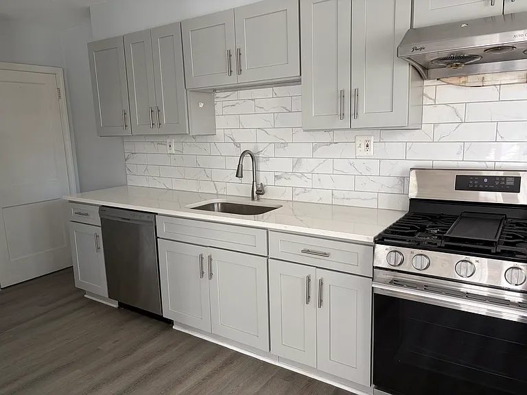 4 Winthrop Ct — Photo 31