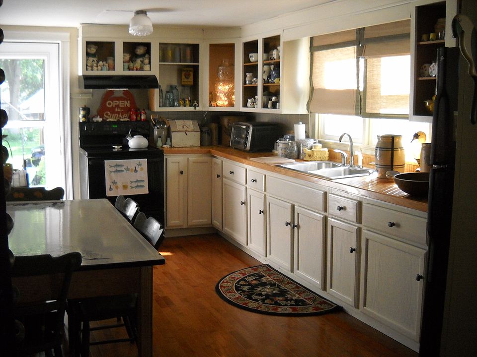 2nd image of 306 Race St