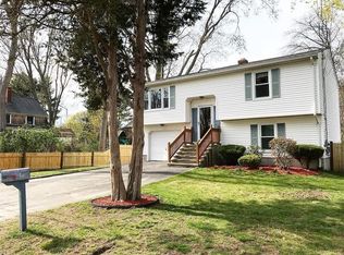 40 Wallis Ave, Barrington, RI 02806