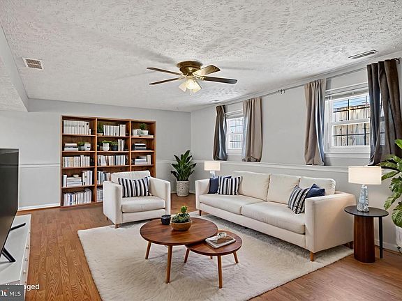 5th image of 467 Oakton Rd