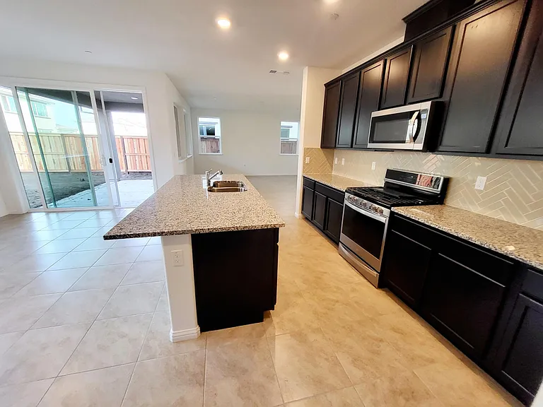 2733 Penrose Ln — Photo 7