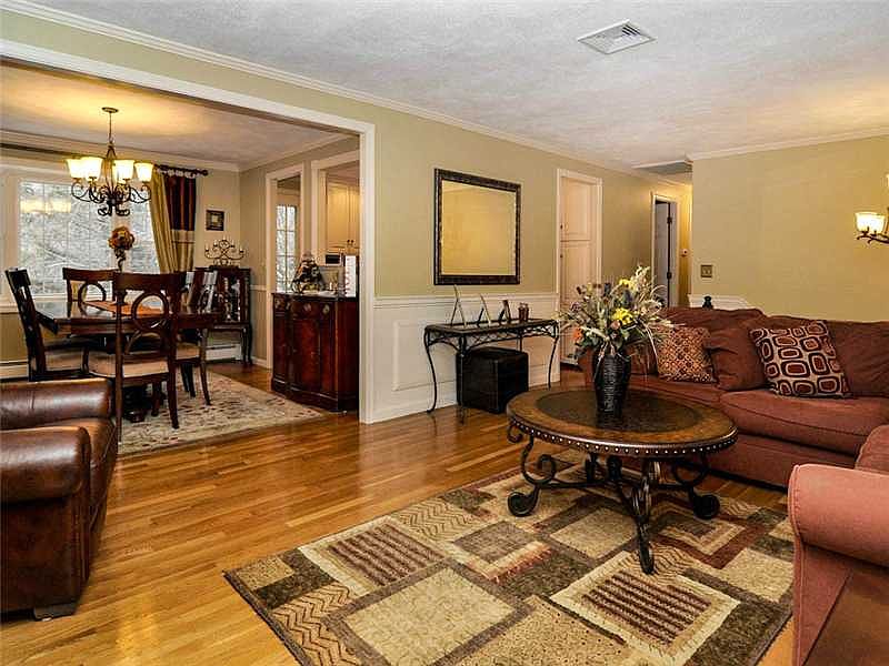 35 Sherri Dr, North Providence, RI 02911 Zillow