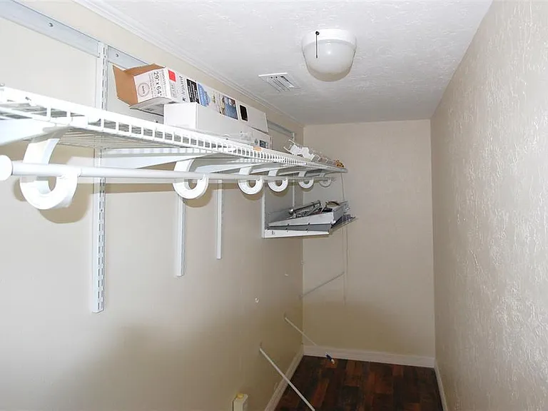 247 Short St — Photo 13