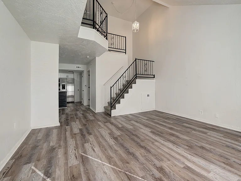 727 Vicksburg Ave — Photo 8