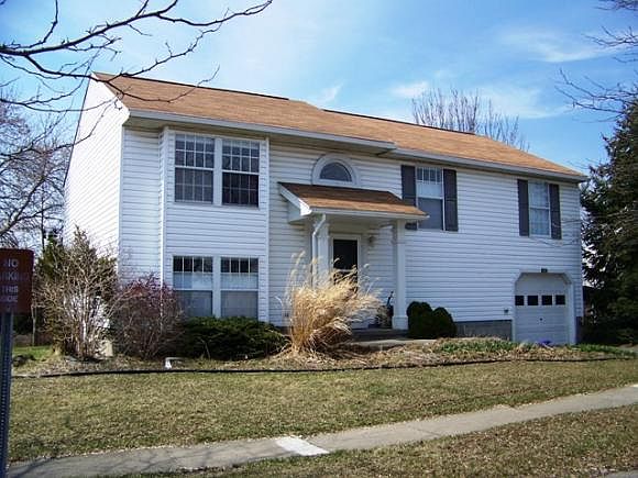 1st image of 5761 Lake Hill Dr