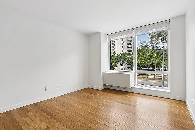 3260 Henry Hudson Parkway — Photo 2