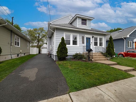 2nd image of 3016 Roxbury Road