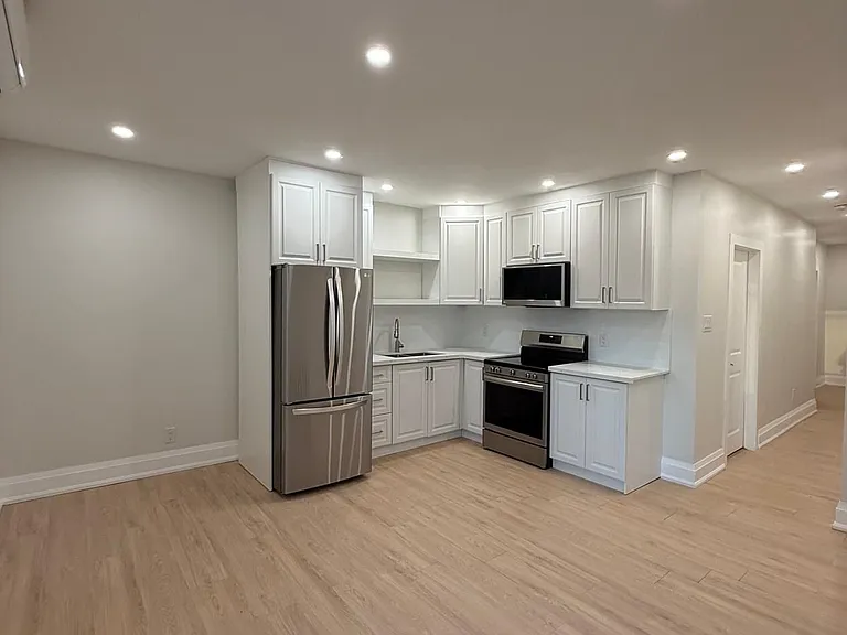 380 Clinton St #MAIN FLR — Photo 2