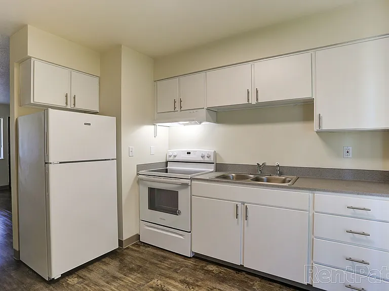 Arrowsmith Apartments — Photo 29