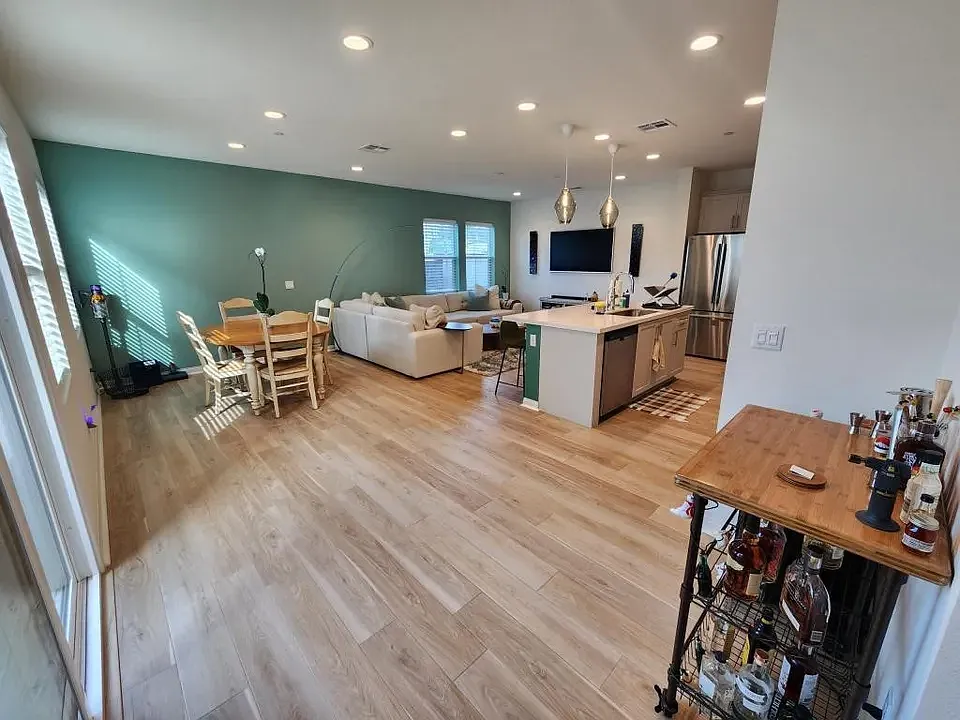 3 bed, 2.5 bath, 1918 sqft, $3,950 — Photo 3