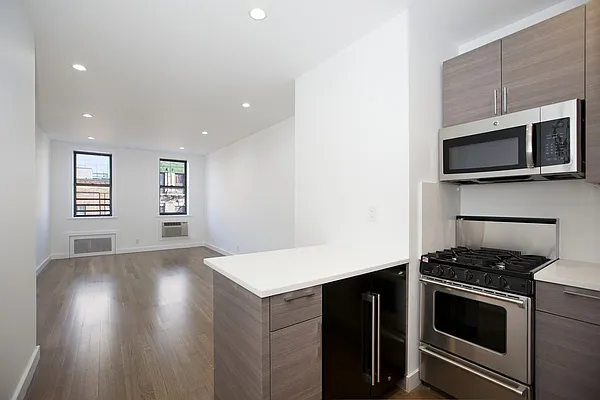 Rented by Weinstein Realty Group | media 10