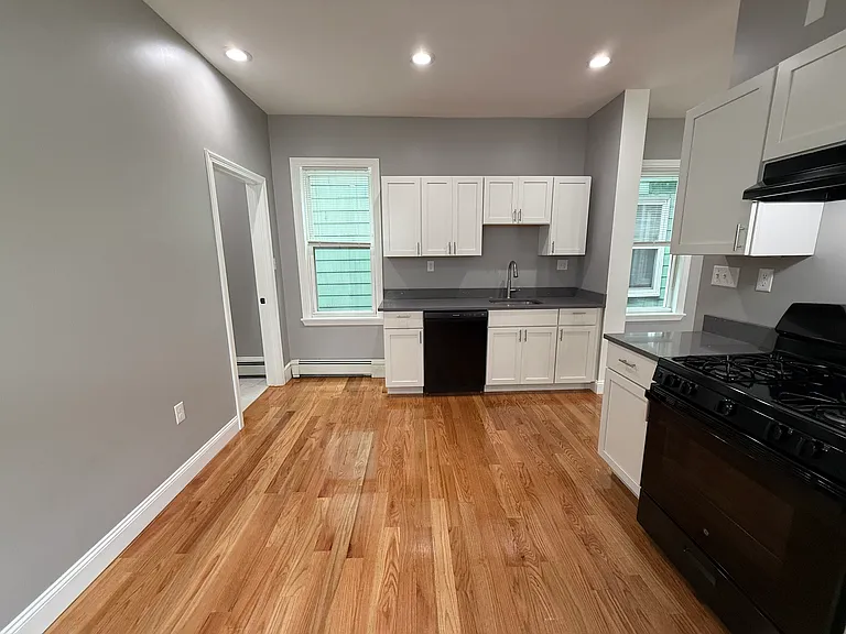 35 Larchmont St #2 — Photo 2