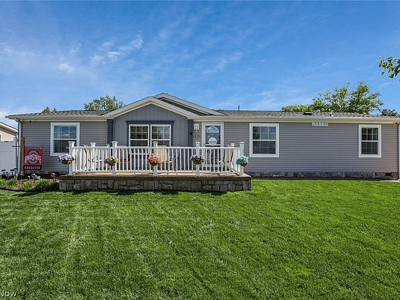 2nd image of 920 Leonard Ave