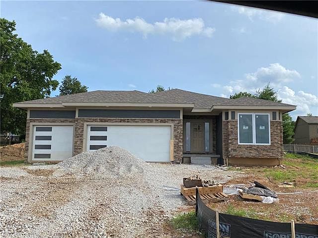 1st image of 1229 NE Goshen Dr