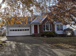 512 Vineleaf Dr, Lyndon, KY 40222